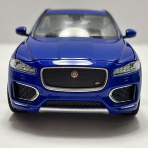 COPY - Welly 1:24 Jaguar F-Pace Blue Diecast